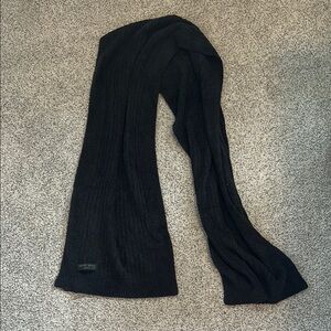 Barefoot Dreams - Black Knit Scarf